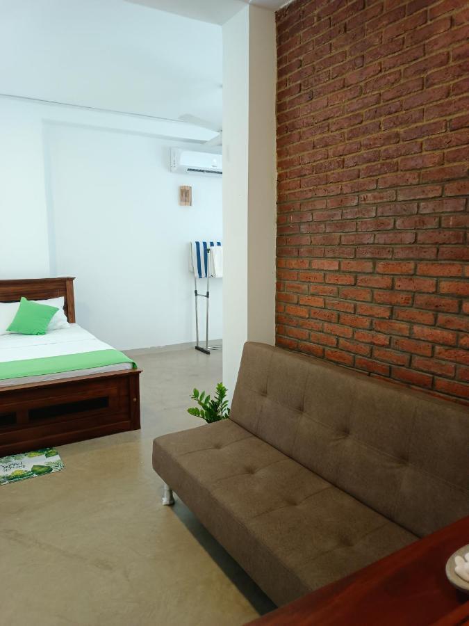 Lily Holiday Apartments Hikkaduwa Room photo
