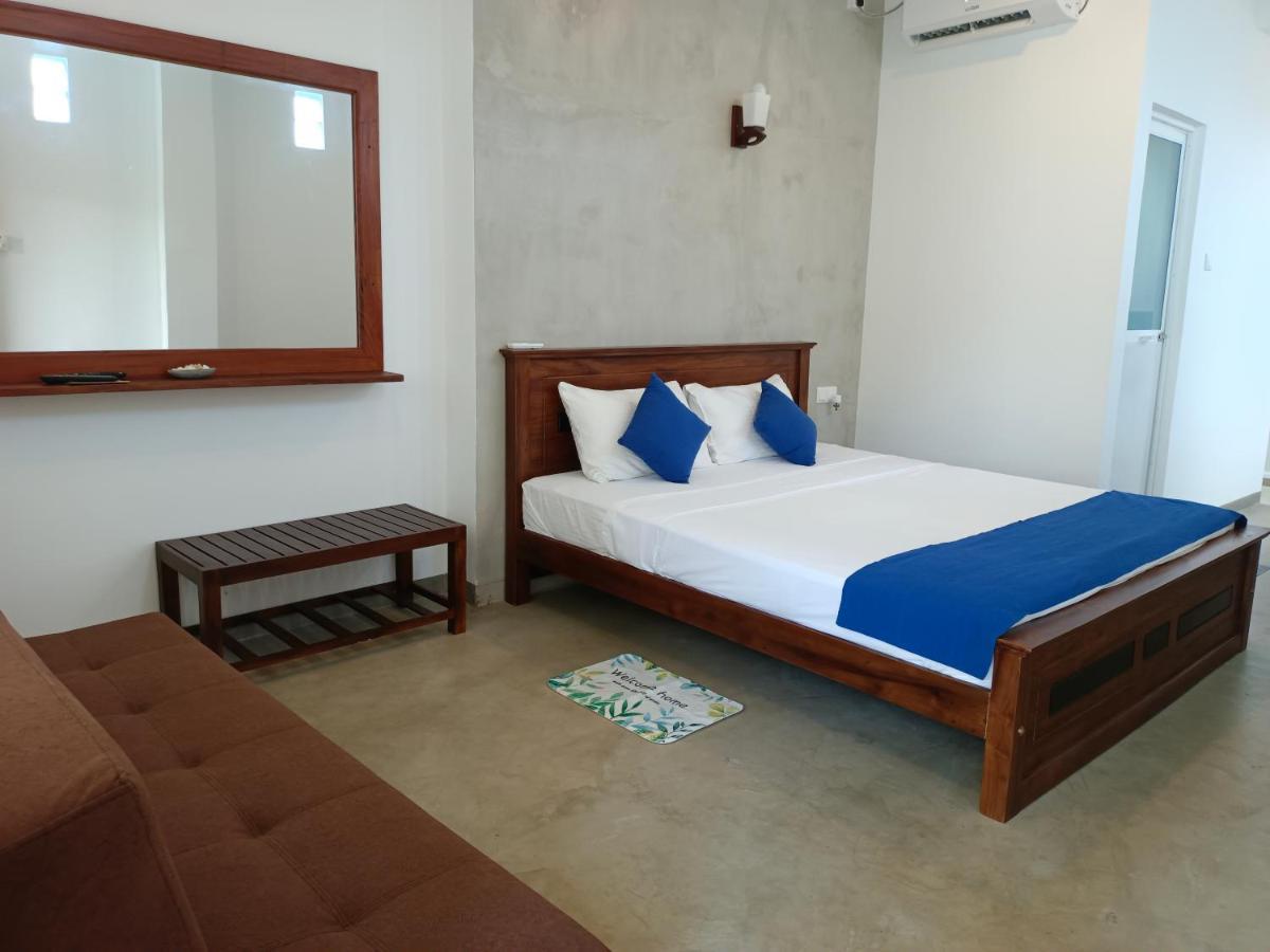 Lily Holiday Apartments Hikkaduwa Room photo
