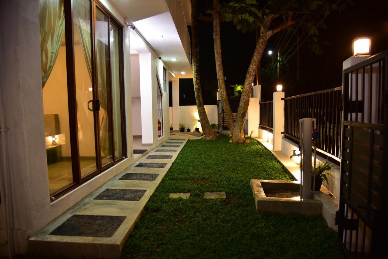 Lily Holiday Apartments Hikkaduwa Exterior photo