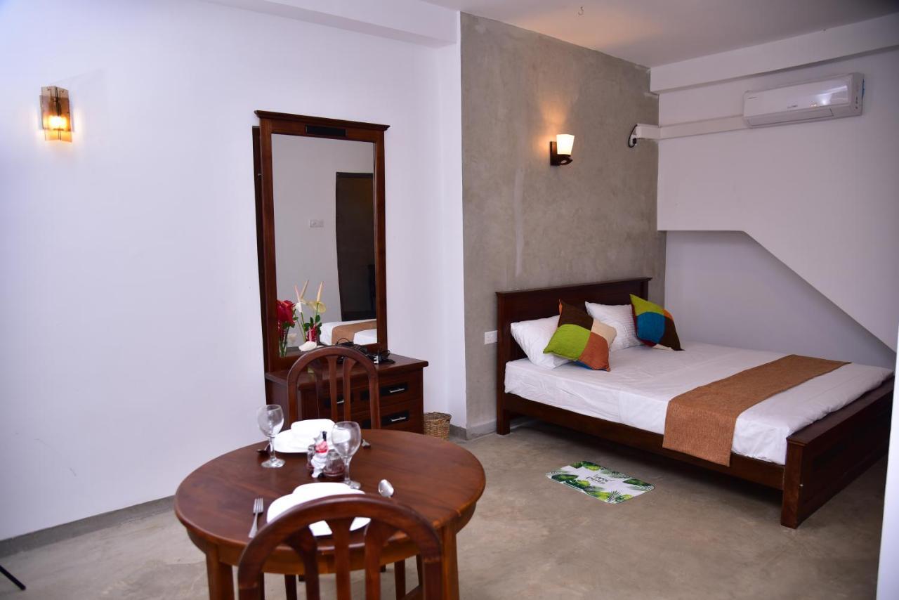 Lily Holiday Apartments Hikkaduwa Exterior photo