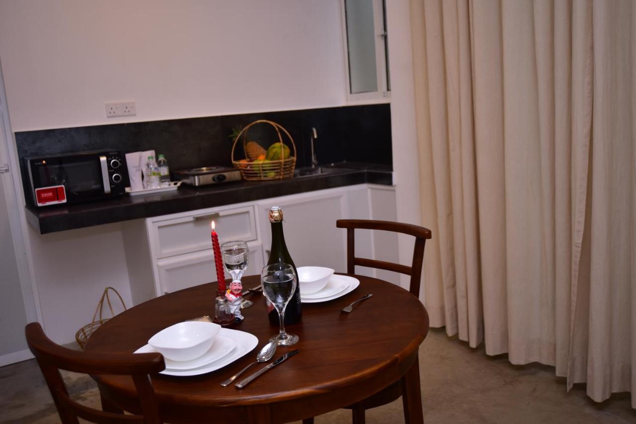 Lily Holiday Apartments Hikkaduwa Exterior photo